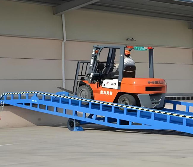 香坊移动式卸货平台（叉车用）